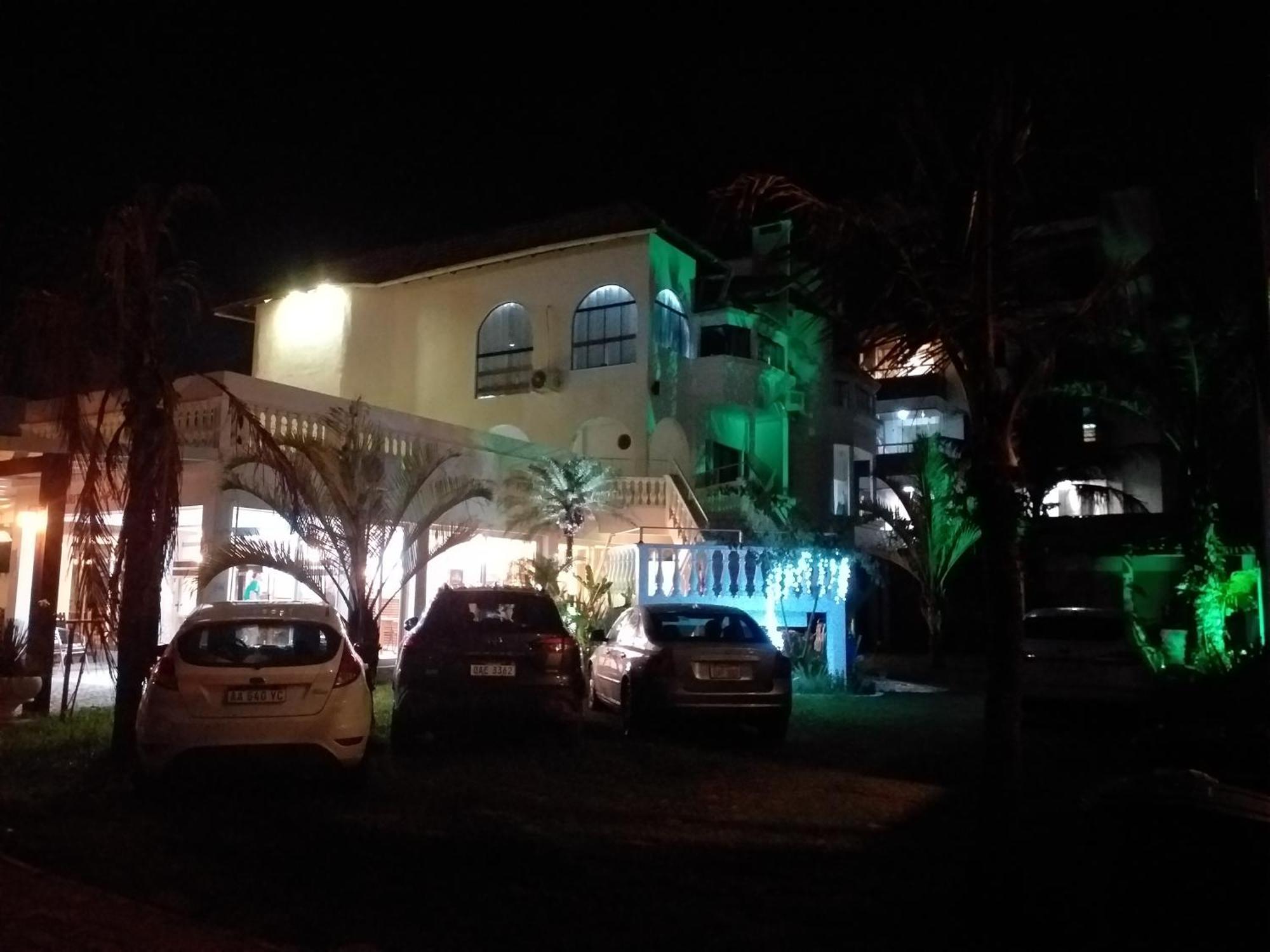Czaritza Apart Hotel Бомбиняс Екстериор снимка